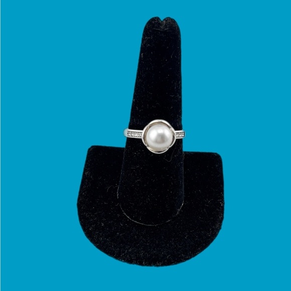 Brighton 'Perlina' Pearl Ring w/ Swarovski crystals. Size 8 - Picture 2 of 5